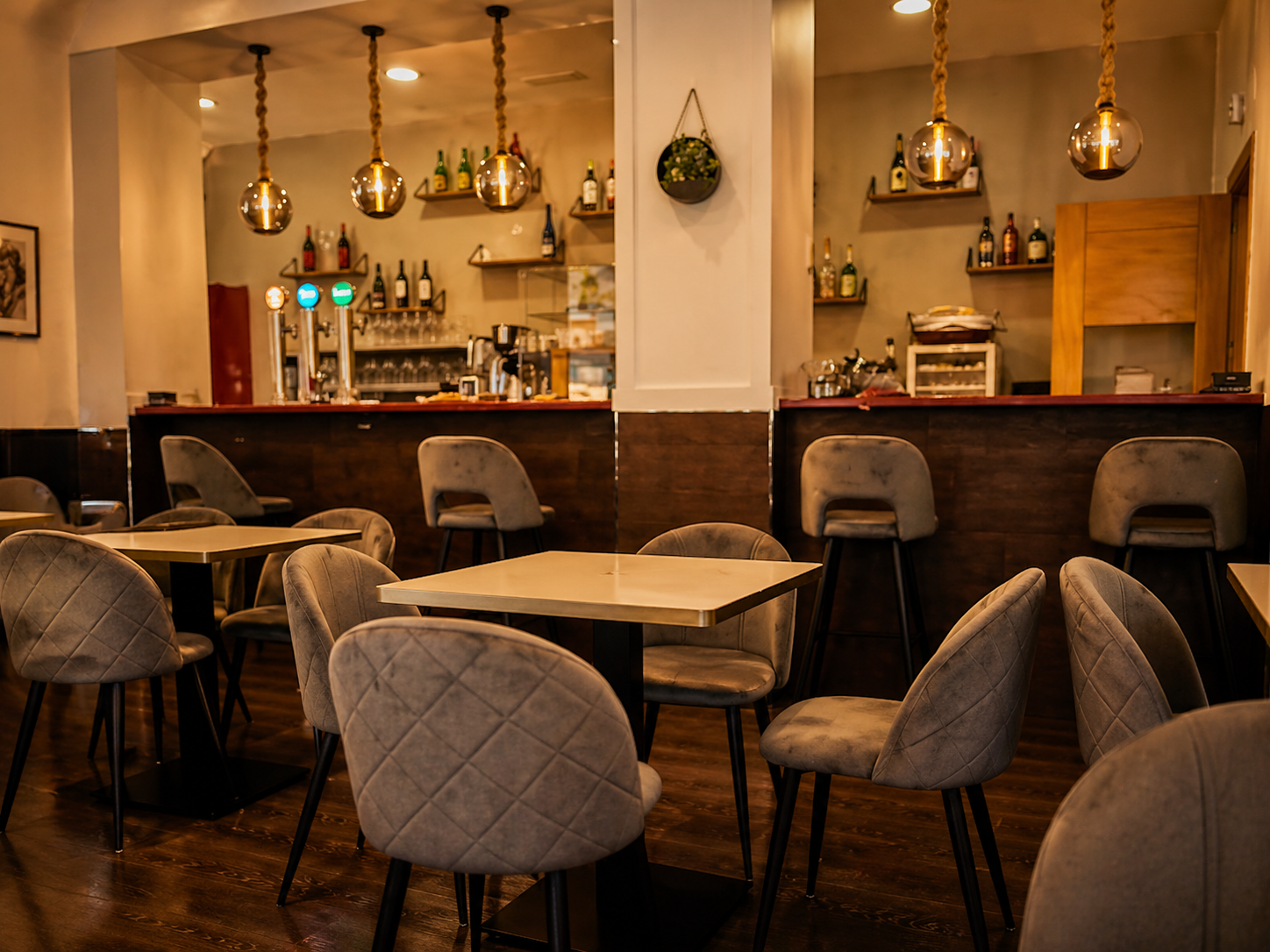 Interior de taberna en El Rincón del Norte, Valdemoro